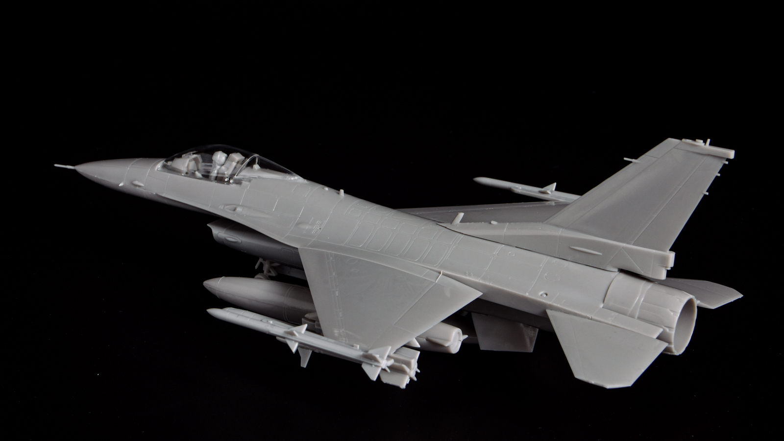 F 16戦闘機の進化がランナーに凝縮 ハセガワ の定番 F 16cj ブロック50 は飛行機模型のバリューセット Nippper ニッパーを握るすべての人と モケイの楽しさをシェアするサイト