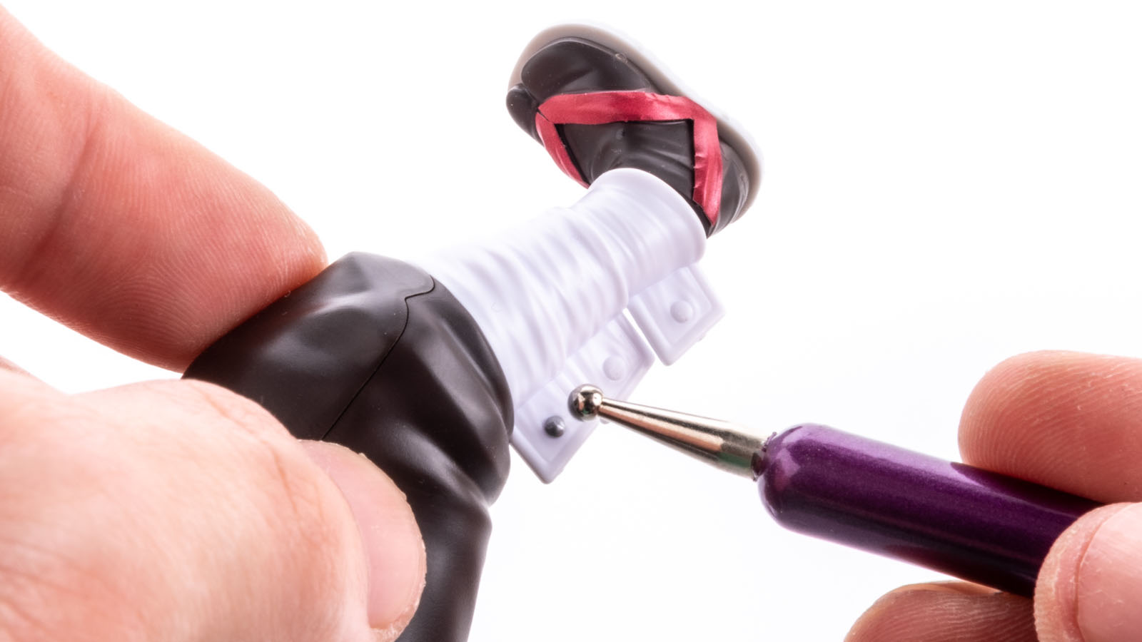 「プラモの丸い凸モールド」にだけ無敵の性能を誇る局地戦型塗装ツール、あります！