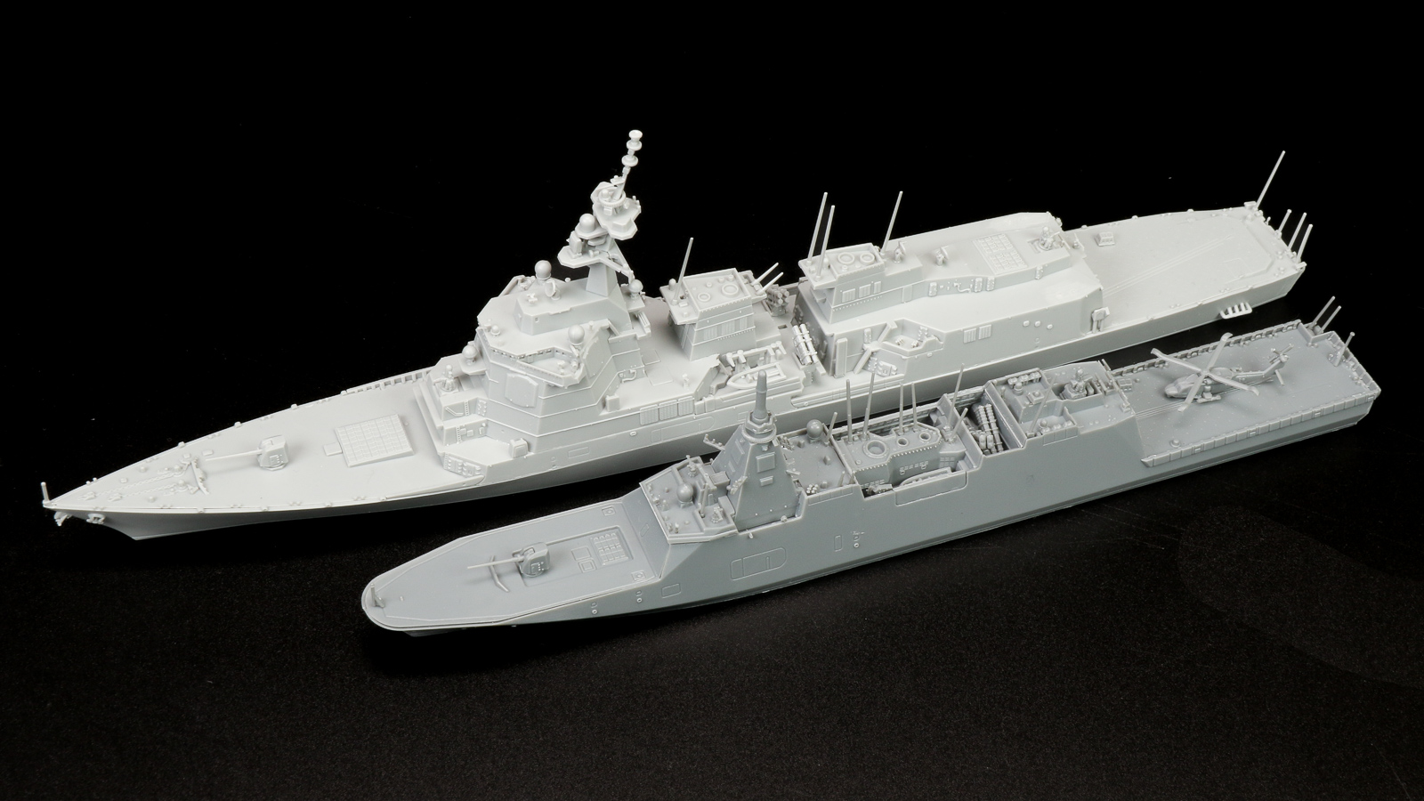 プラモだから見える角度！海上自衛隊の新鋭艦「もがみ型」がピット