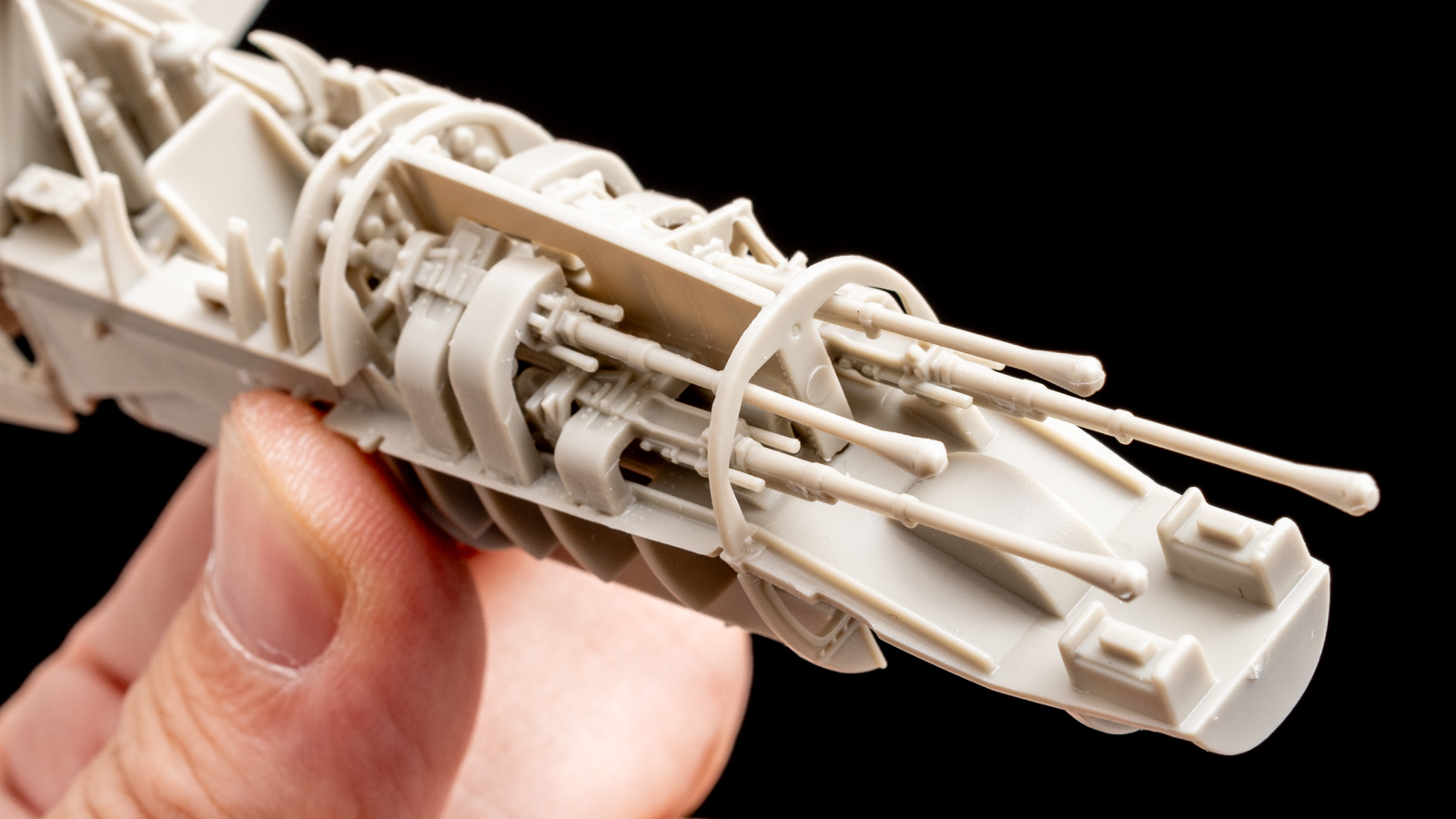 ダウンサイジングで際立つプラモデルの組み味／造形村の「ヨンパチ震電