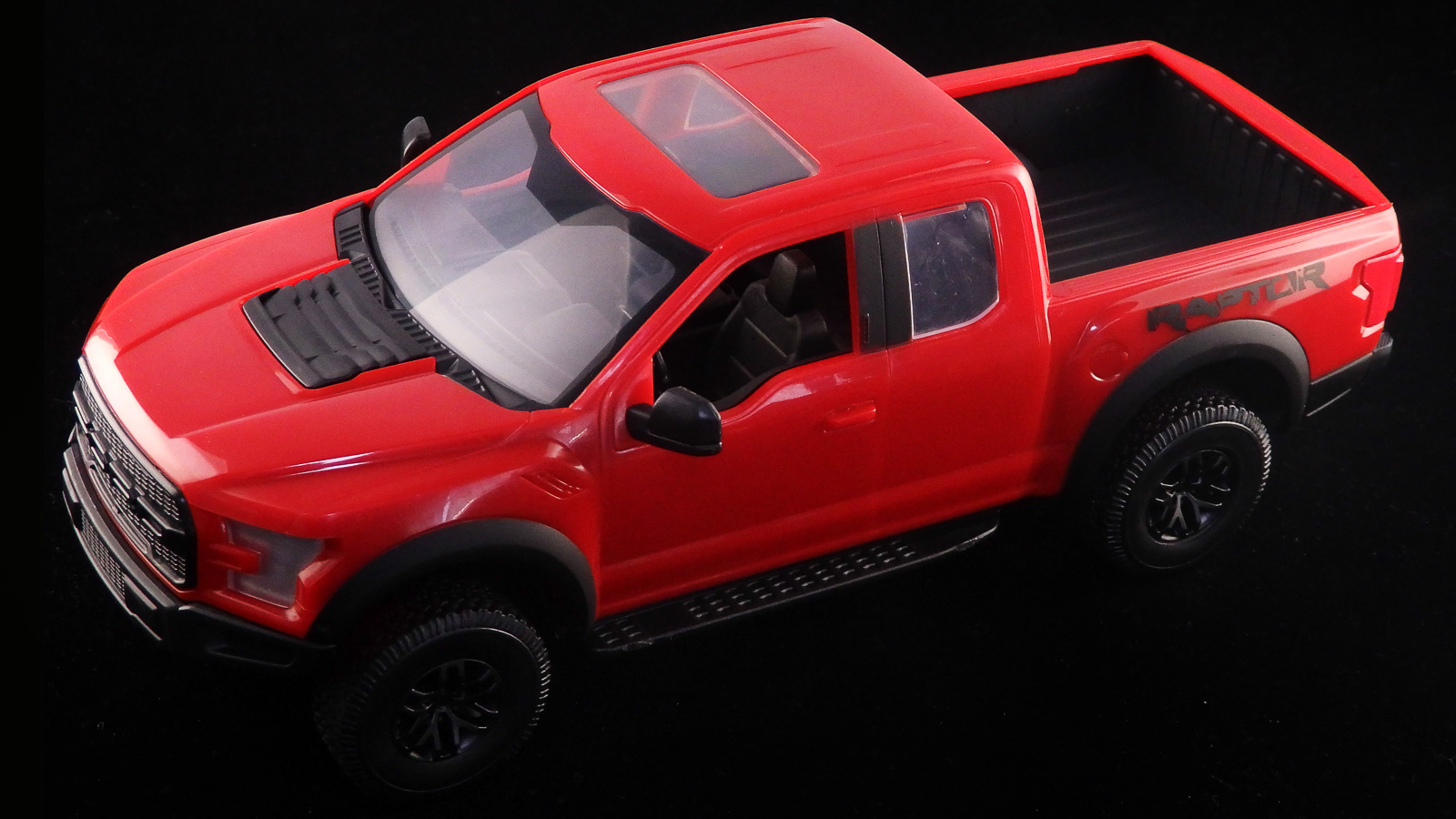 迫力満点の車模型が18パーツ！？ 簡単かっこいいとはこういう事だ