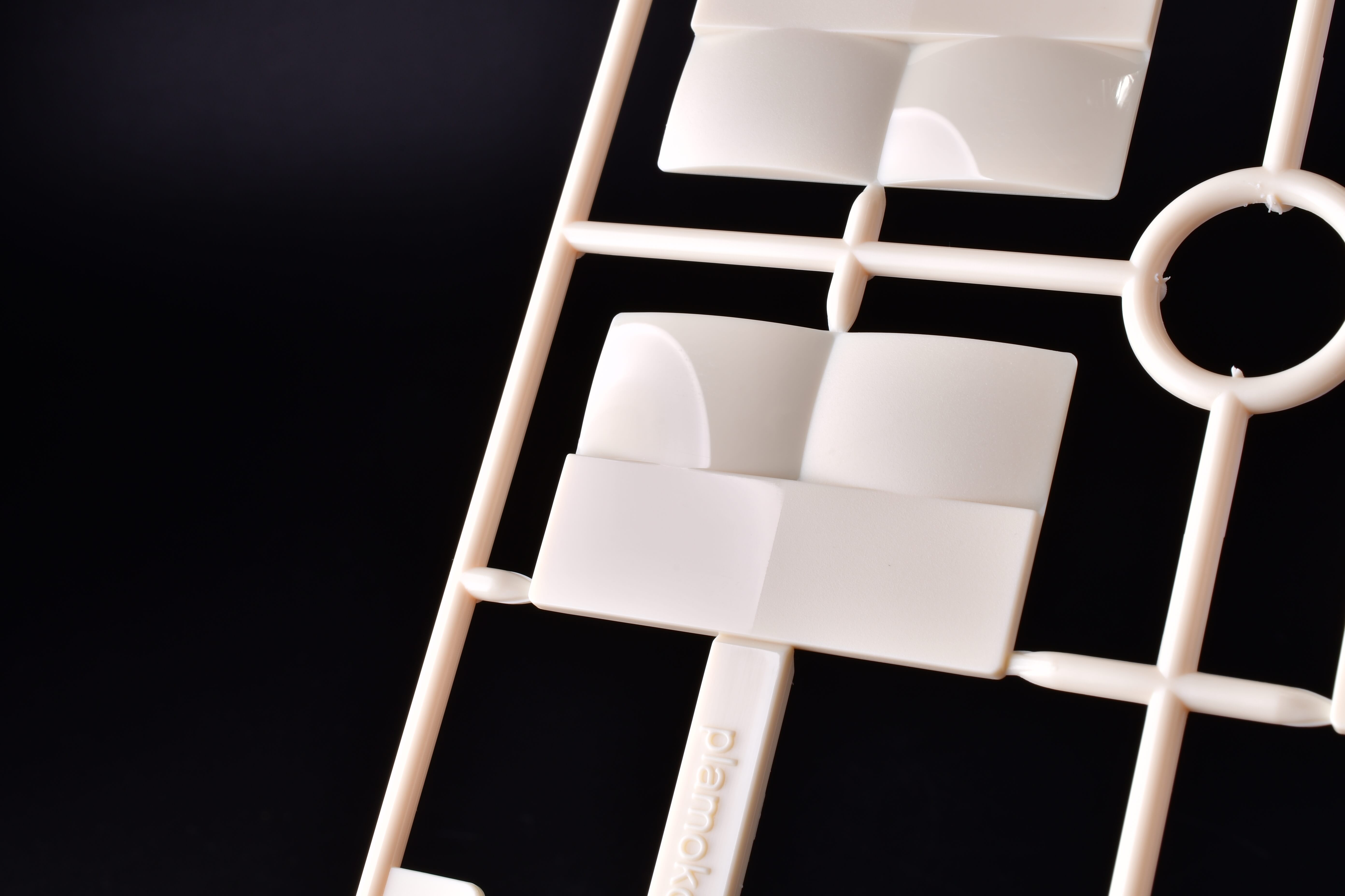 色を塗るための究極のプラモデル」爆誕！！プラモ向上委員会 パキッと