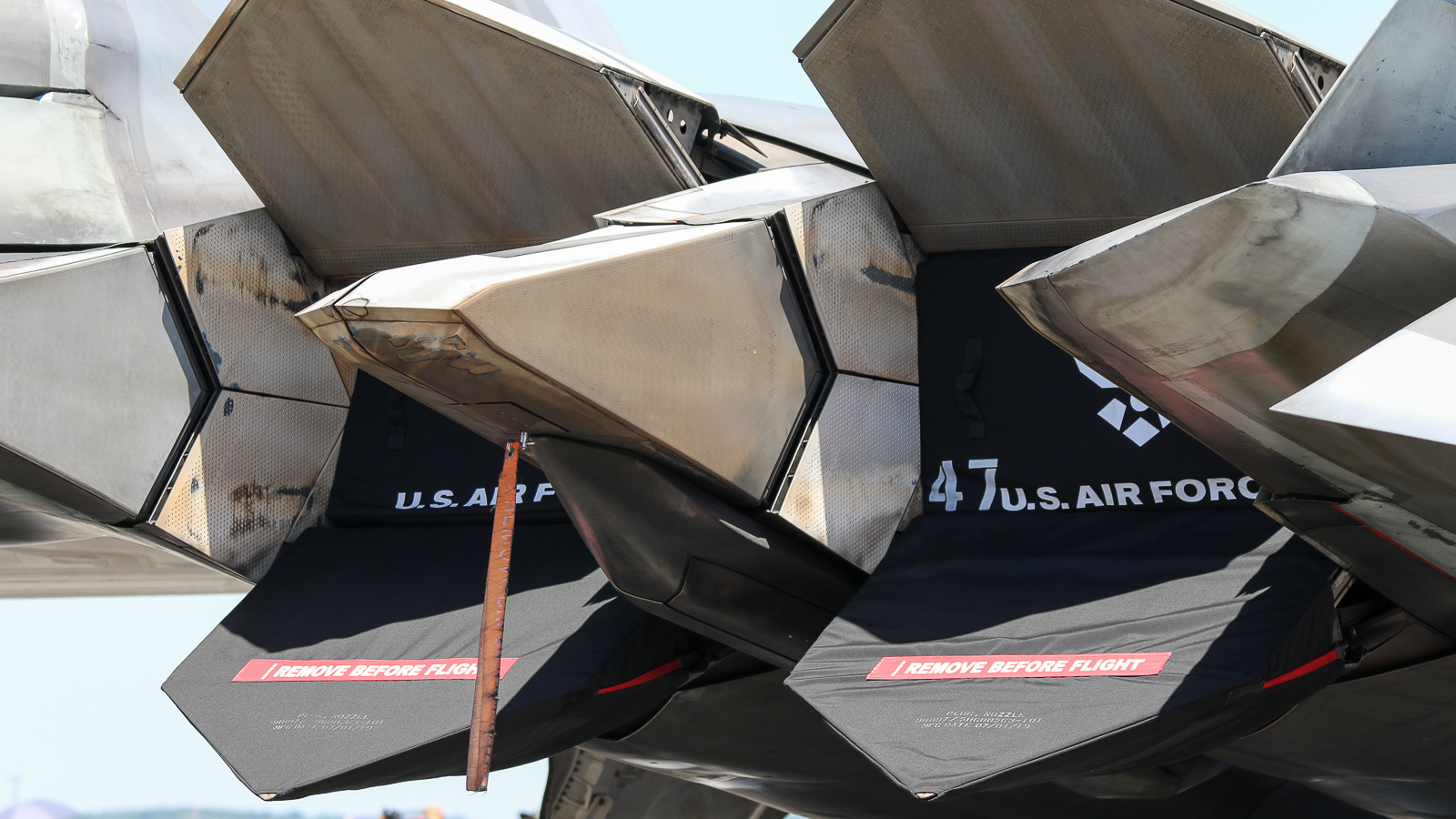 最強のステルス戦闘機「F-22 ラプター」のお尻も見れた！モデラー目線で大興奮した横田基地フレンドシップフェスティバル2024