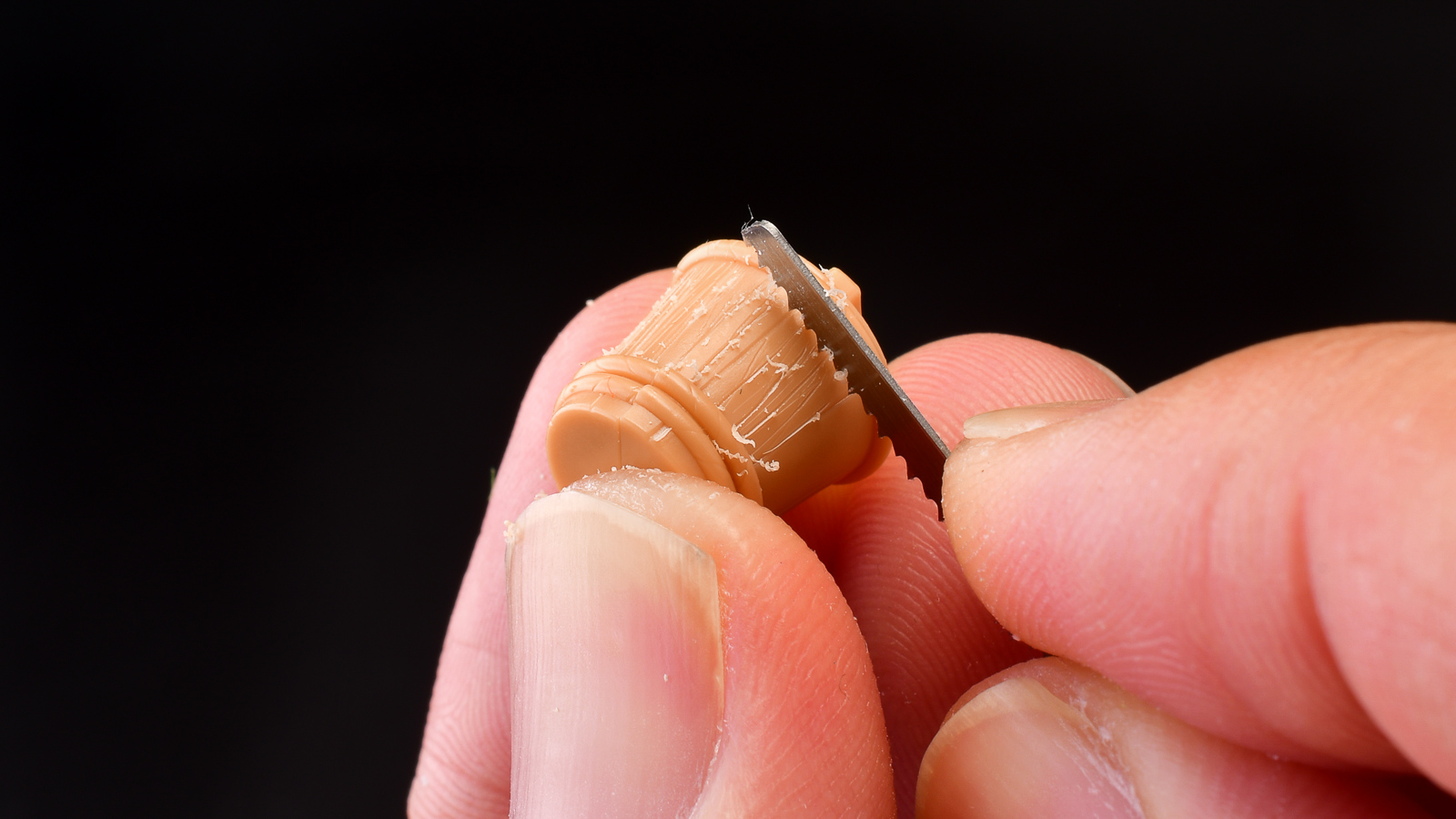 引っ掻くだけでプラモのパーツが「木」に変身！／オルファ ホビーのこ（細刃）