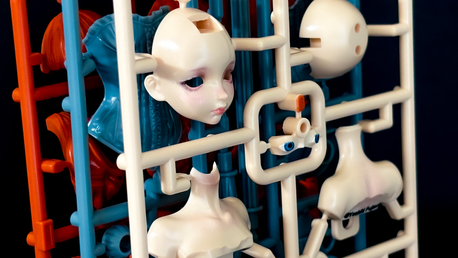 リアルなマネキン トルソーボディ ビキニ水着展示に工藤美術製