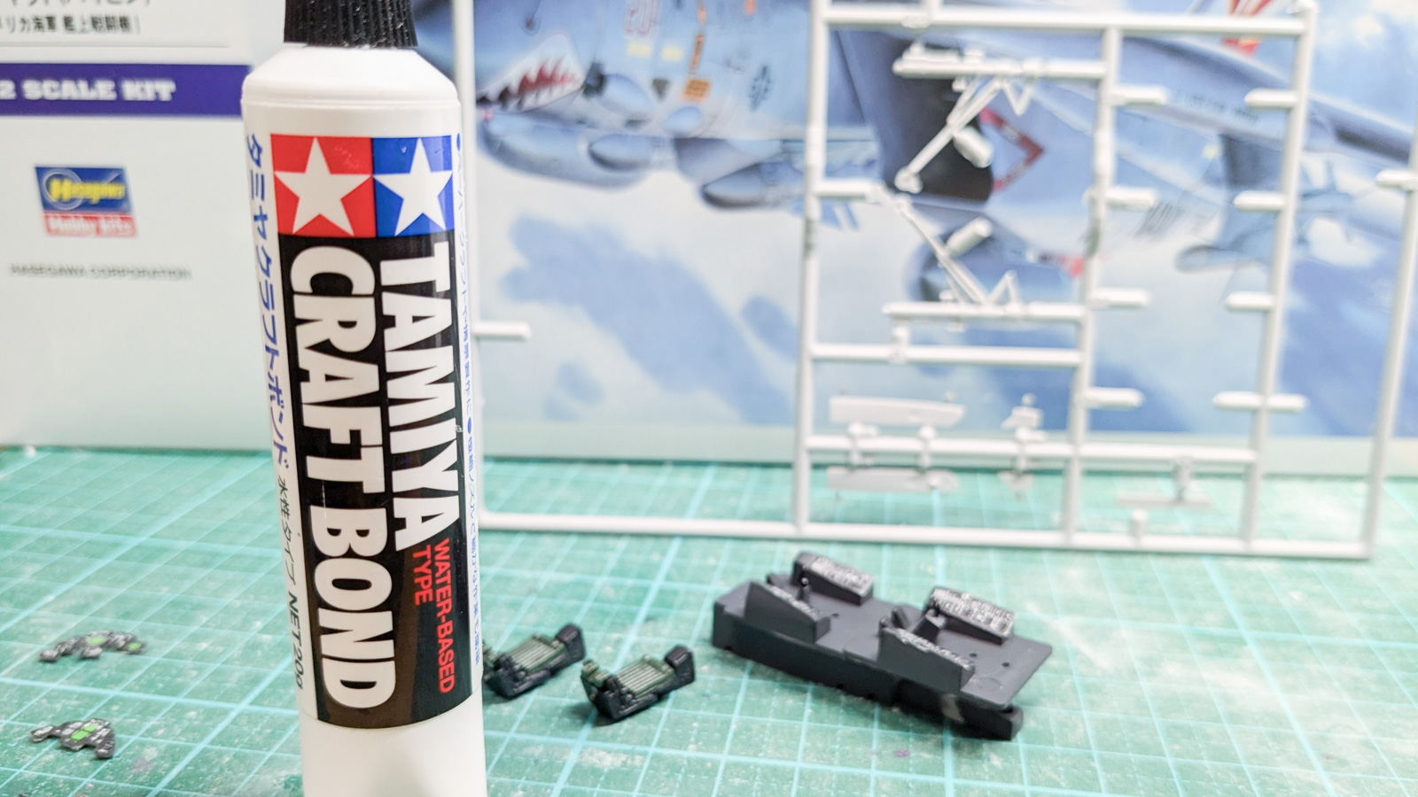 初めて戦闘機のプラモを塗装しようとしたら、タミヤのクラフトボンドが