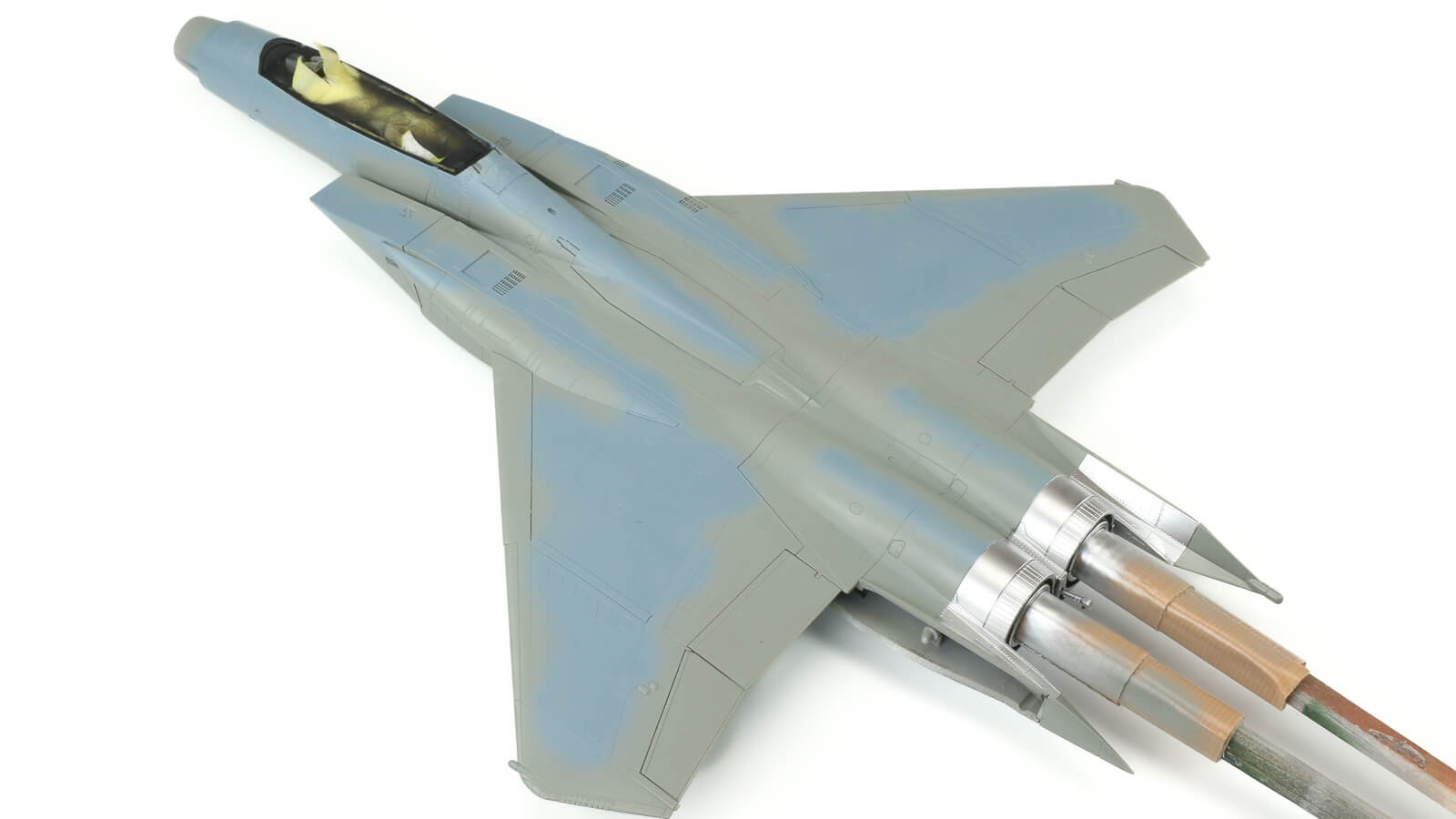 大きな背中は汚し放題！「ウェザリング四天王」で俺のF-15の背中に凄み