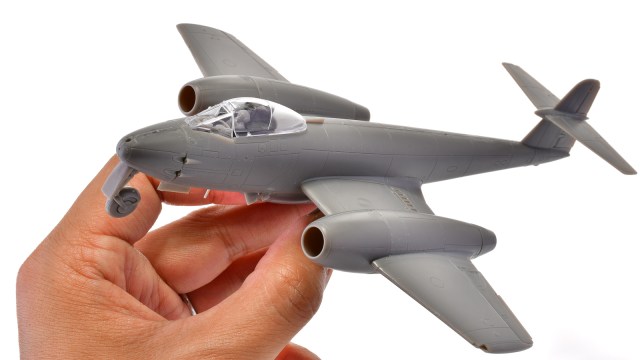 英国初のジェット戦闘機は、英国メーカー・エアフィックスのプラモで 