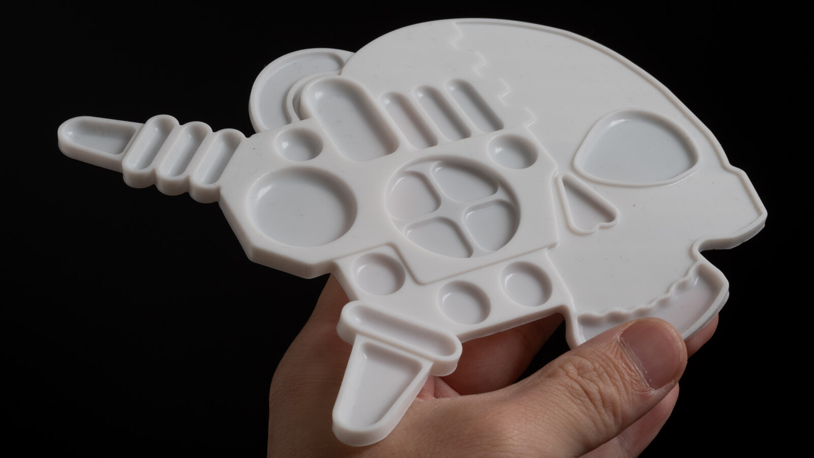 ウォーハンマー世界に現れた「チョイと筆塗り」に便利なサーボスカル