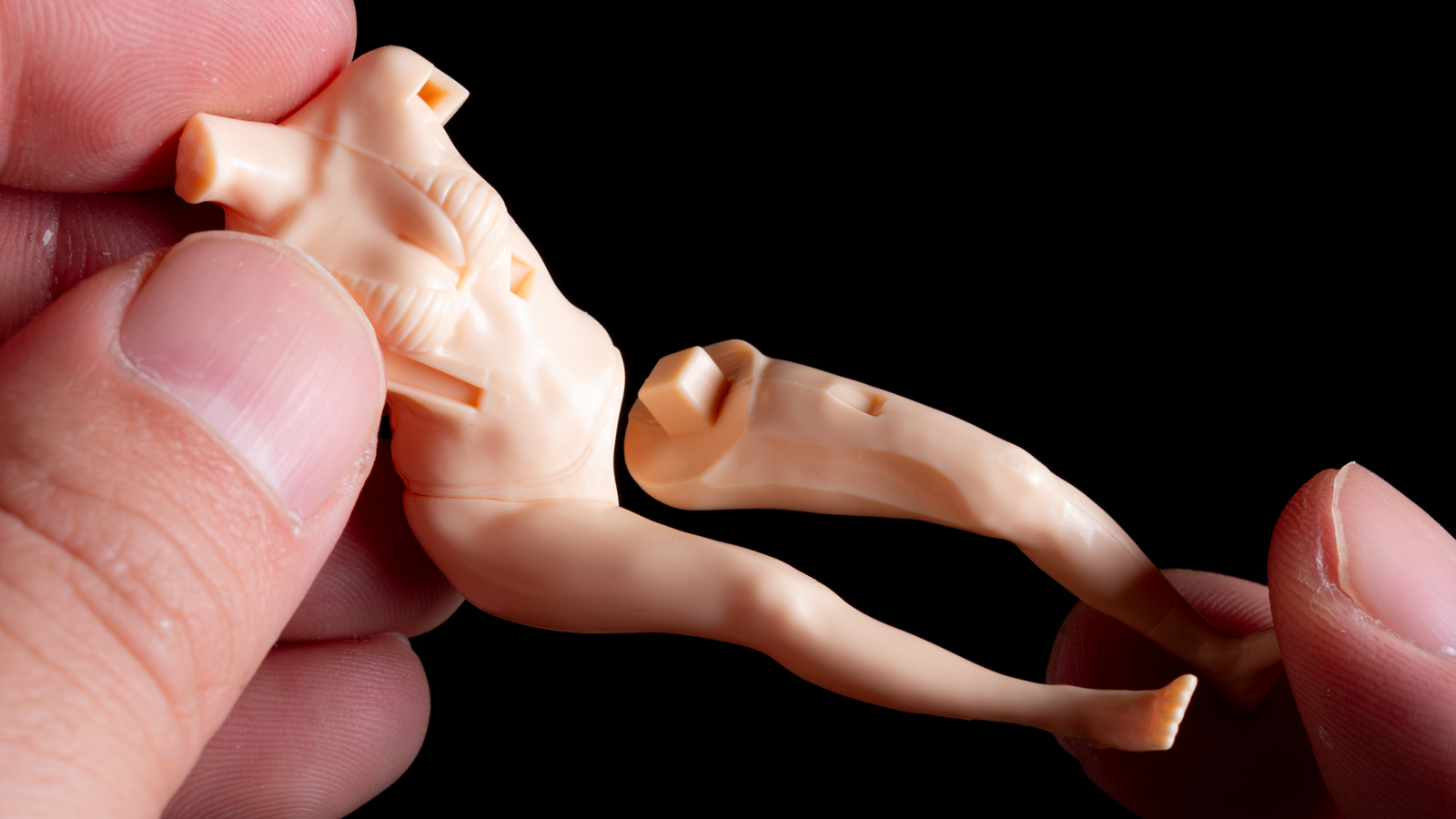 プラモデルのパーツとして「歪んだ人体」が美しい／PLAMAX 東雲うみ