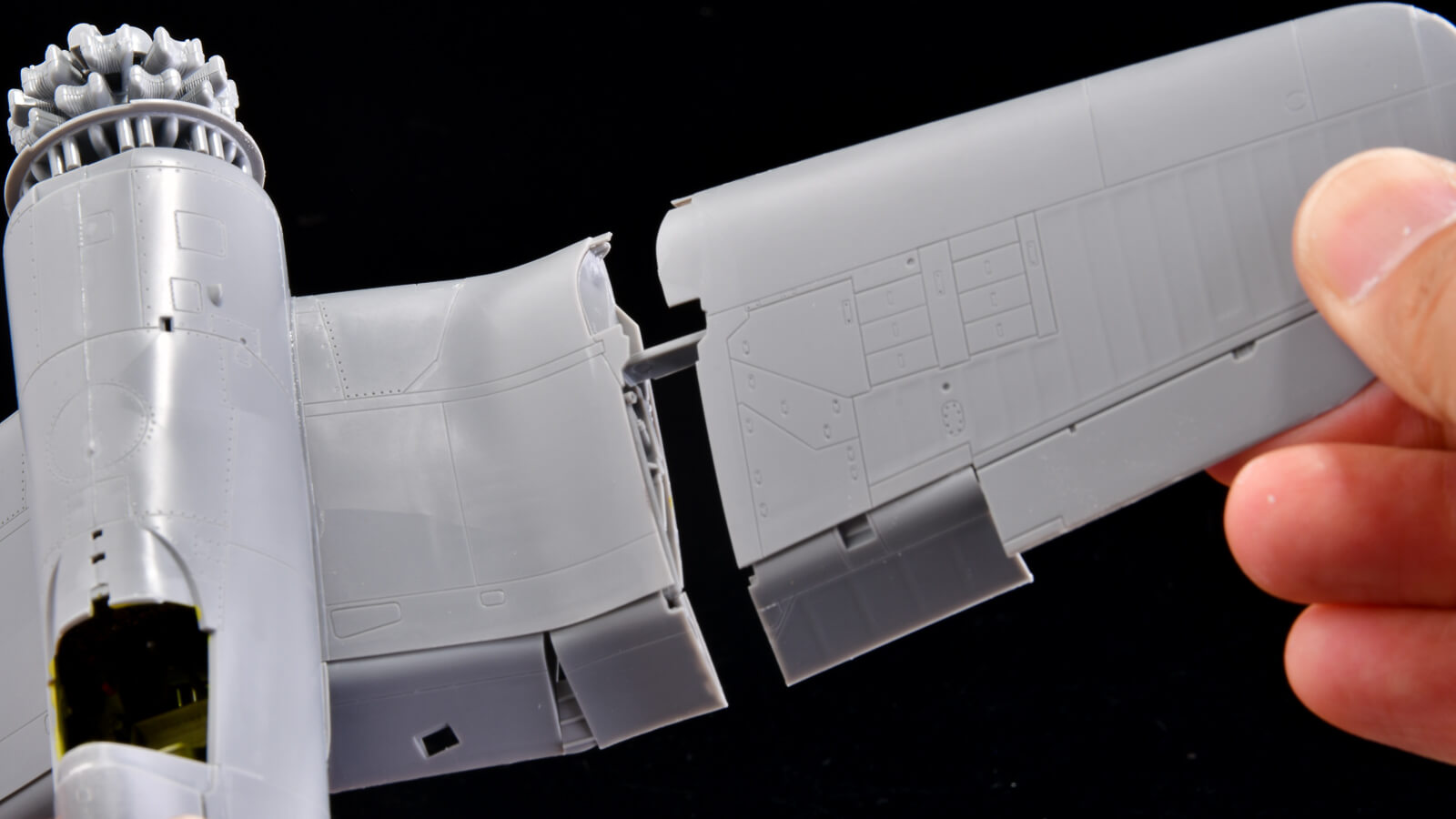 花金だ！仕事帰りに買うプラモ。タミヤの1/48コルセアの美しい翼を堪能