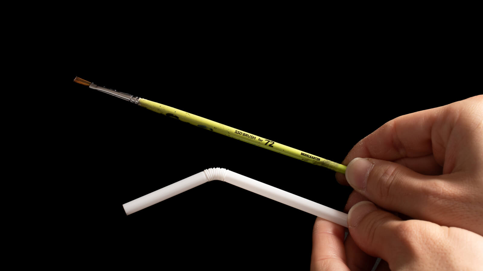 筆塗り名人に教えてもらった「フレックスストロー」の裏技。あなたの筆を守ります。