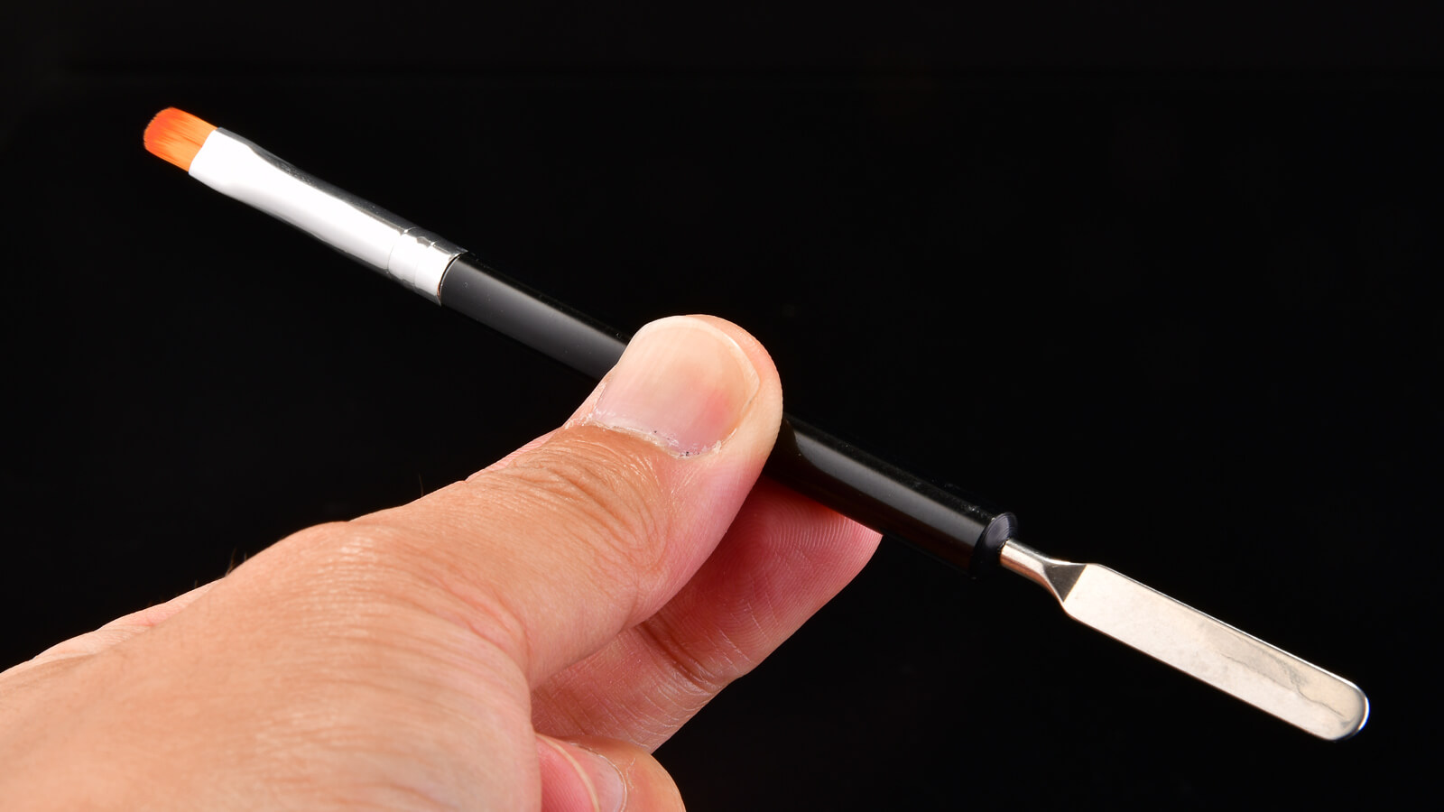 叩いて塗れる、混ぜて使える。模型スタメン筆にセリアの「2WAY ネイルブラシ」が緊急招集！