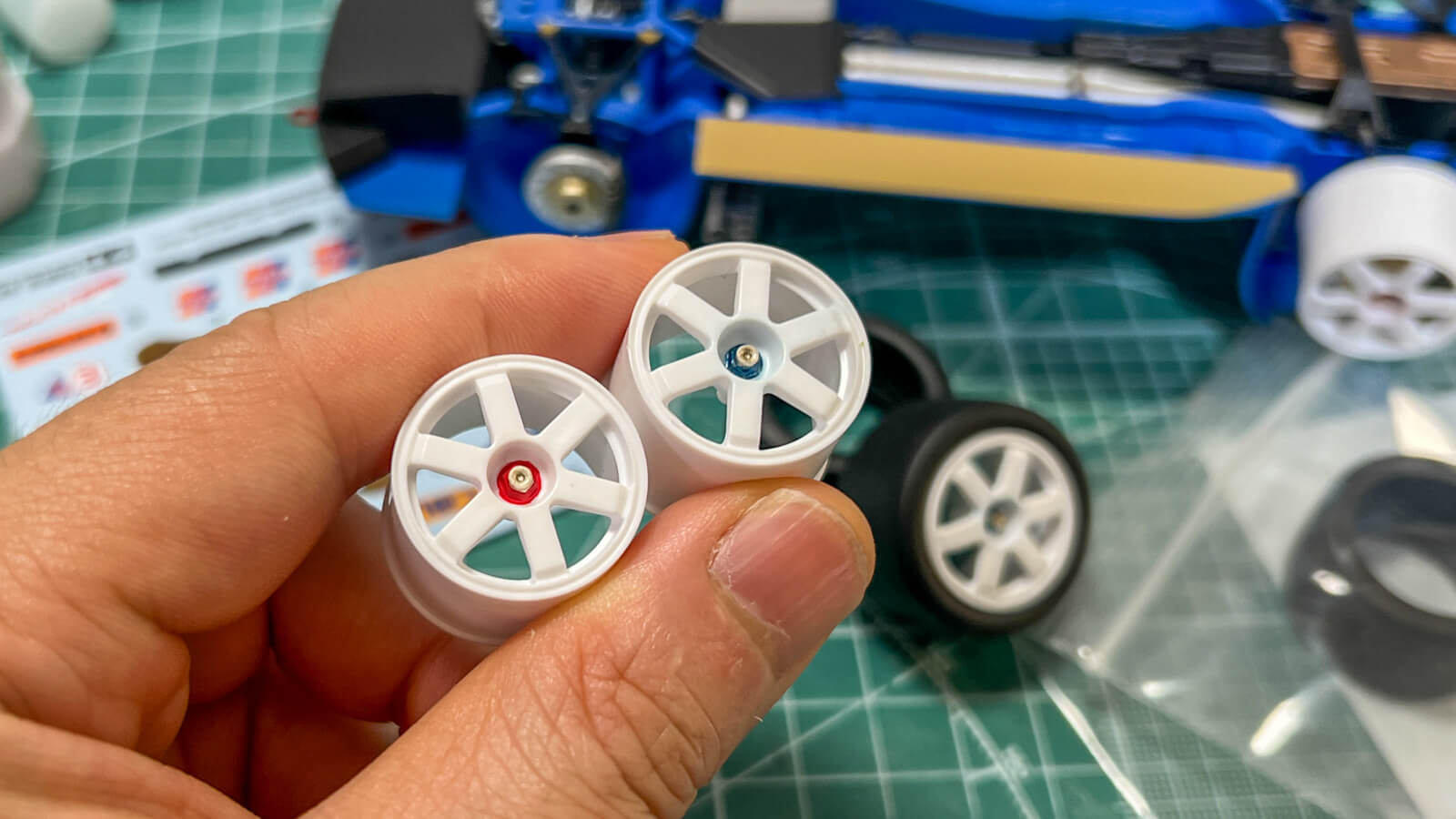 たった2パーツ、されど２パーツ／タミヤ カルソニックR34のタイヤを作る