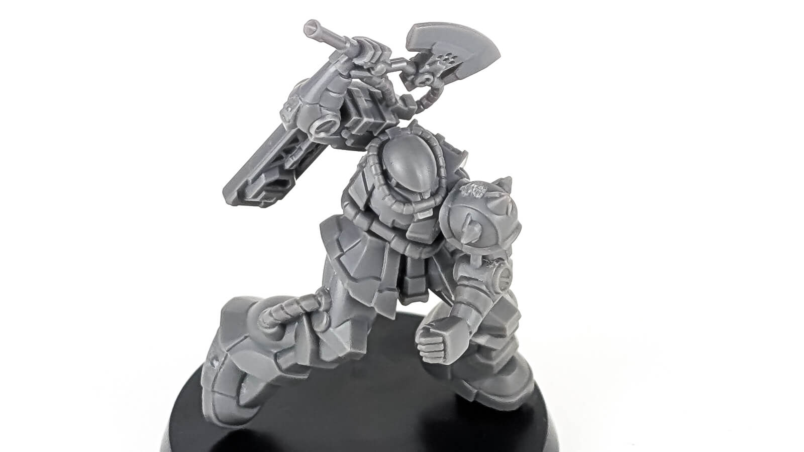 ガンダムアッセンブルとアーティファクト／比べて分かる「ミニチュアゲーム用ガンプラ」の魅せ方とは？