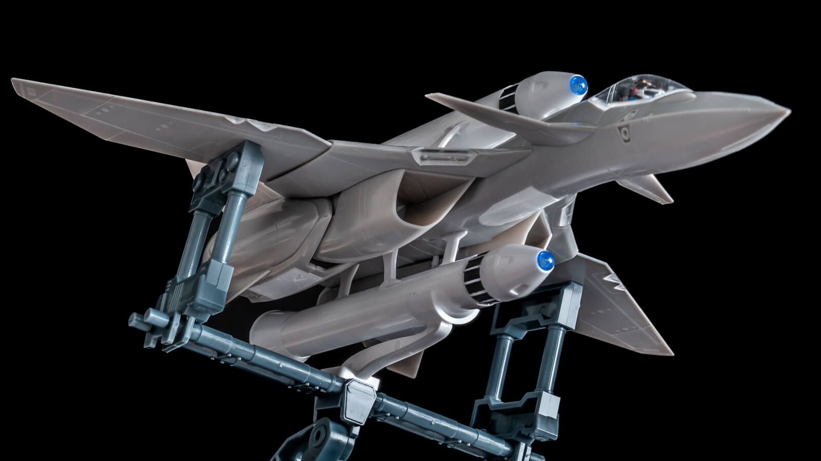 いぶし銀のVF-11をさらに盛り上げるブースター／ハセガワのマクロス