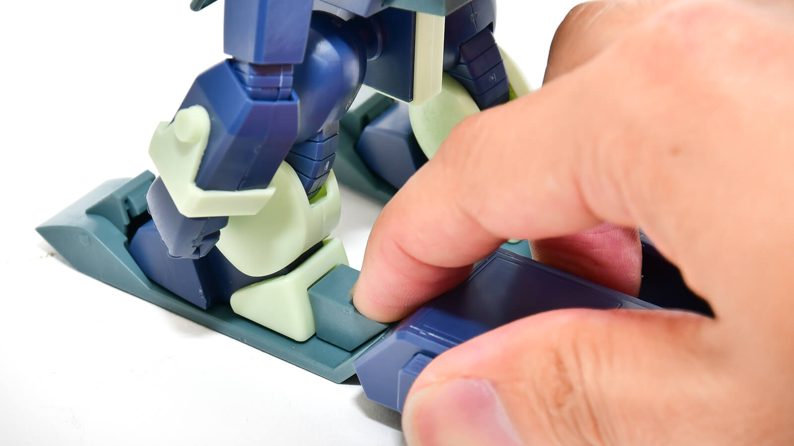 花金だ！仕事帰りに買うプラモ。現代戦車模型のパーツ分割が反映された