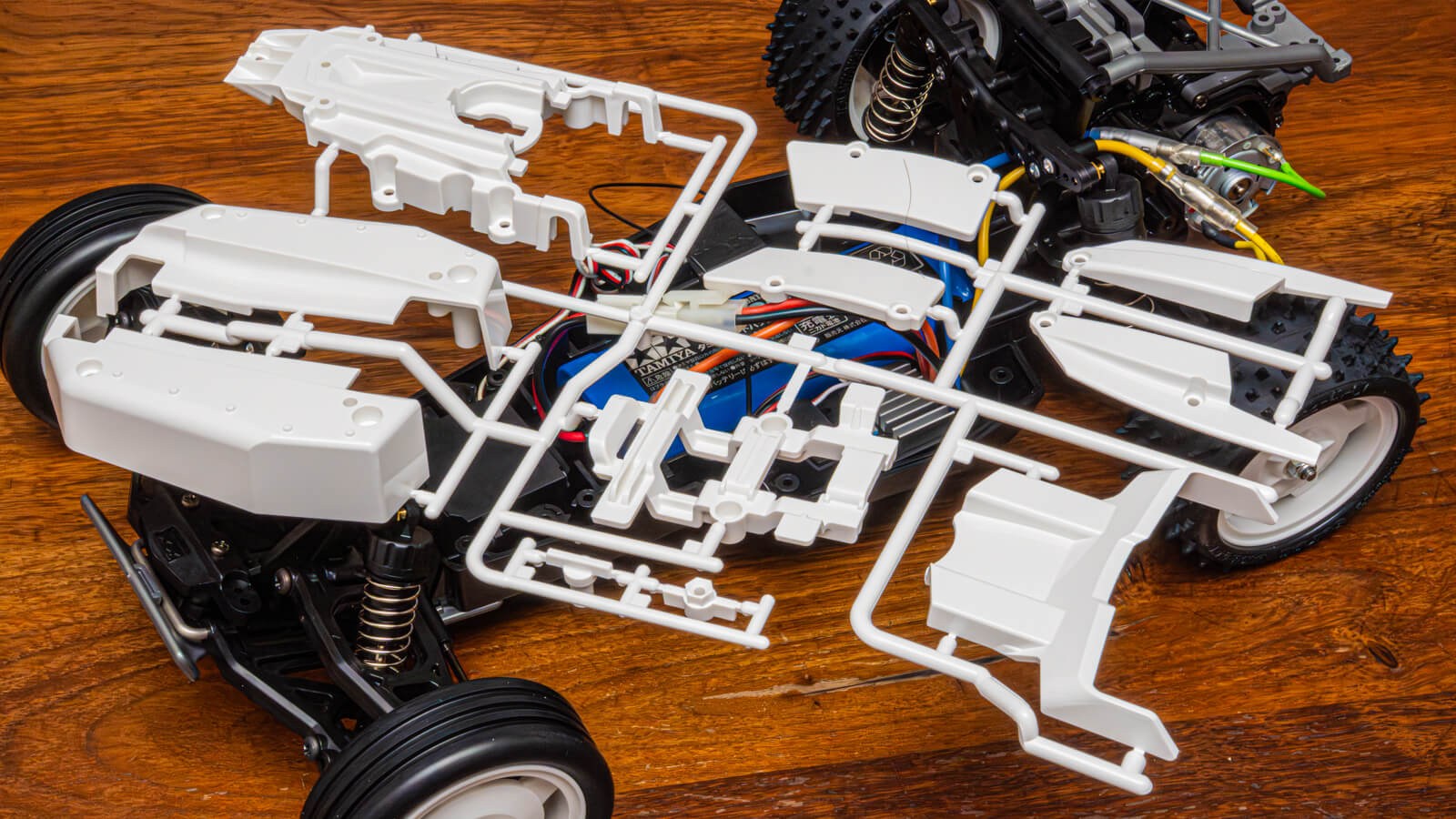 タミヤのプラスチック成型技術の総決算か!?／最新オフロードRCカー1:10