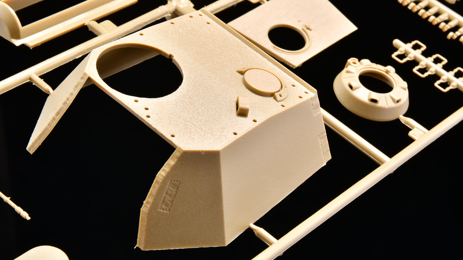 花金だ！仕事帰りに買うプラモ。週末はパンターを貼れ！50年経っても