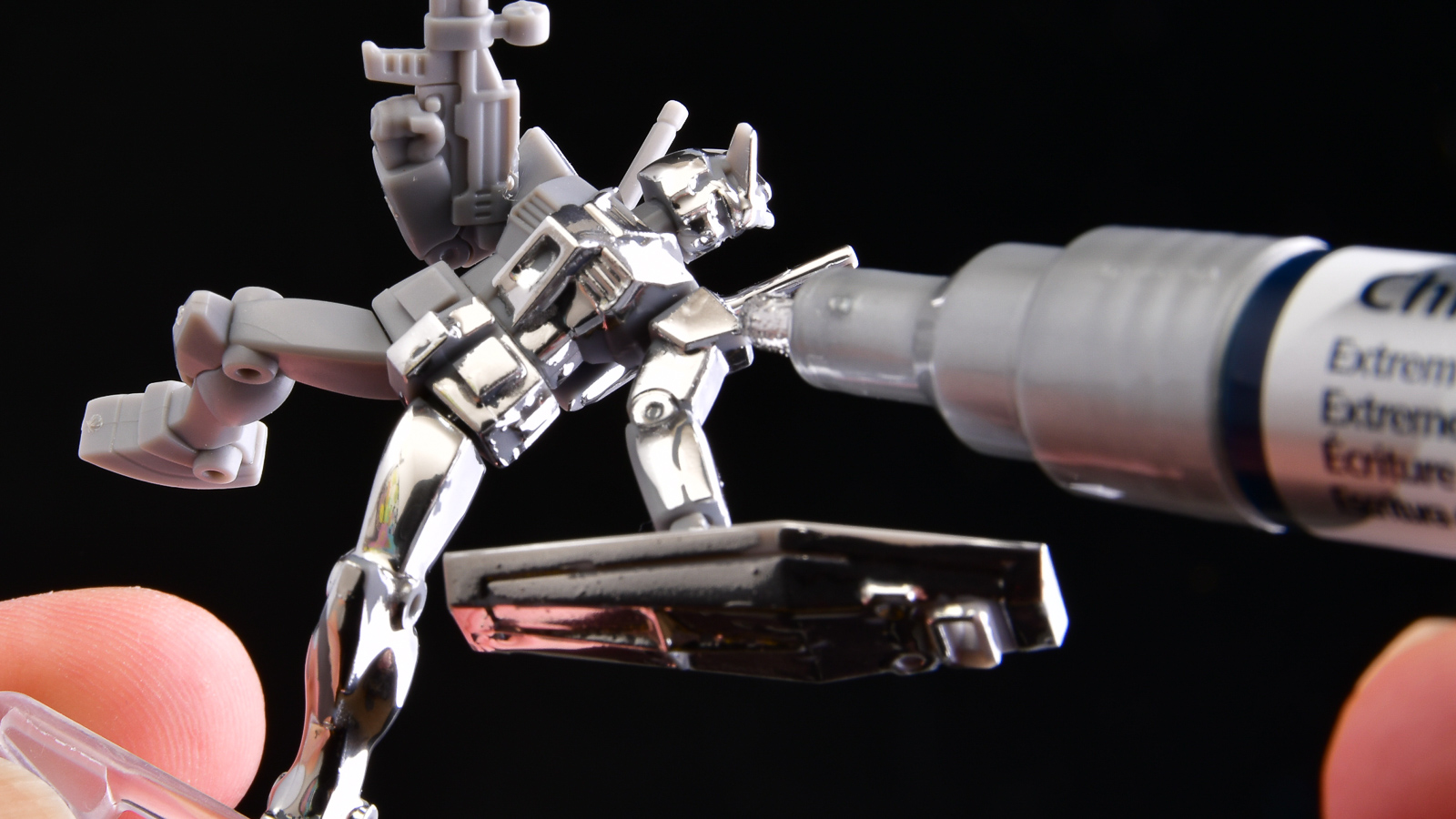 【塗料レビュー】塗るだけでメッキ調の輝きになるドイツ生まれの魔法のペン！／シュナイダー ミラーエフェクト クロームマーカー