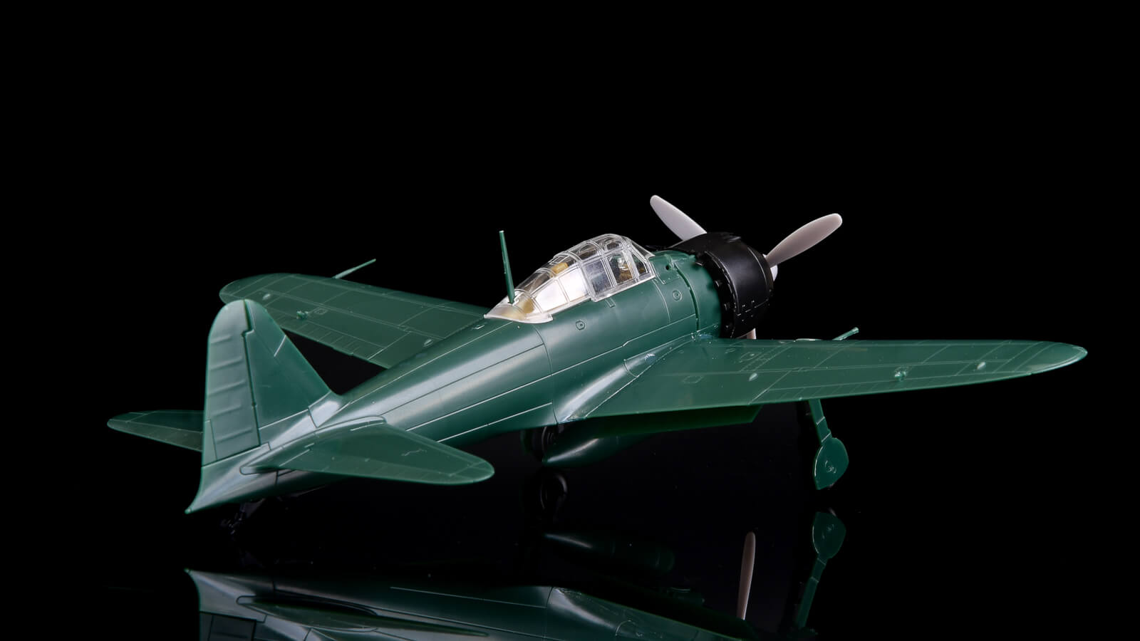 花金だ！仕事帰りに買うプラモ。組むだけで「緑の零戦」を楽しめる