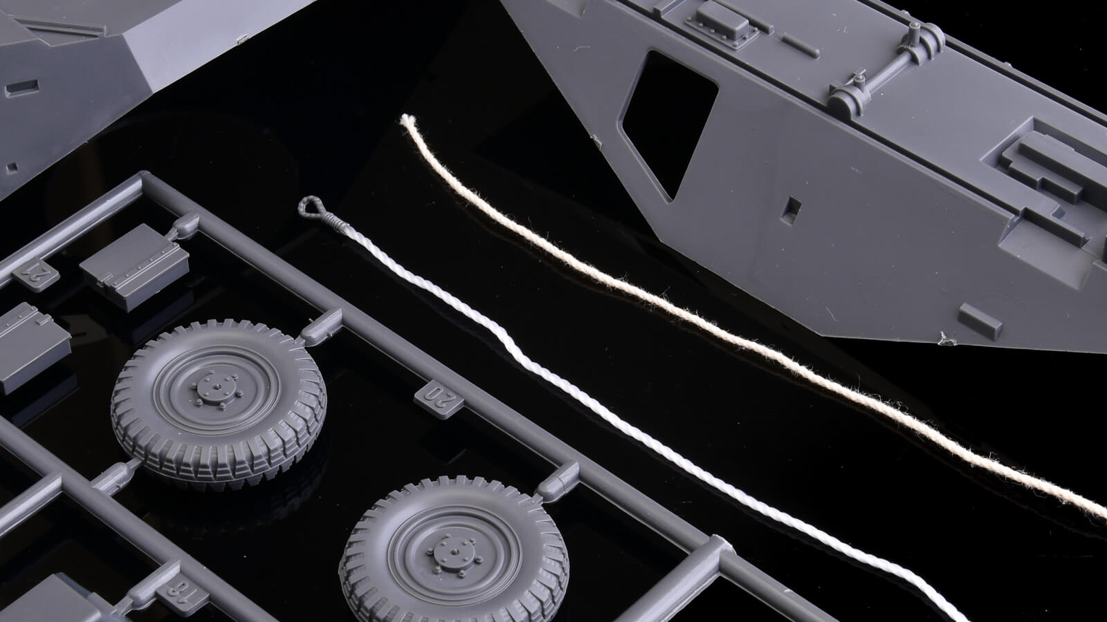 「後輩が先輩を支える」タミヤMMの世界。最新タミヤの紐がレジェンドプラモを輝かせる理由