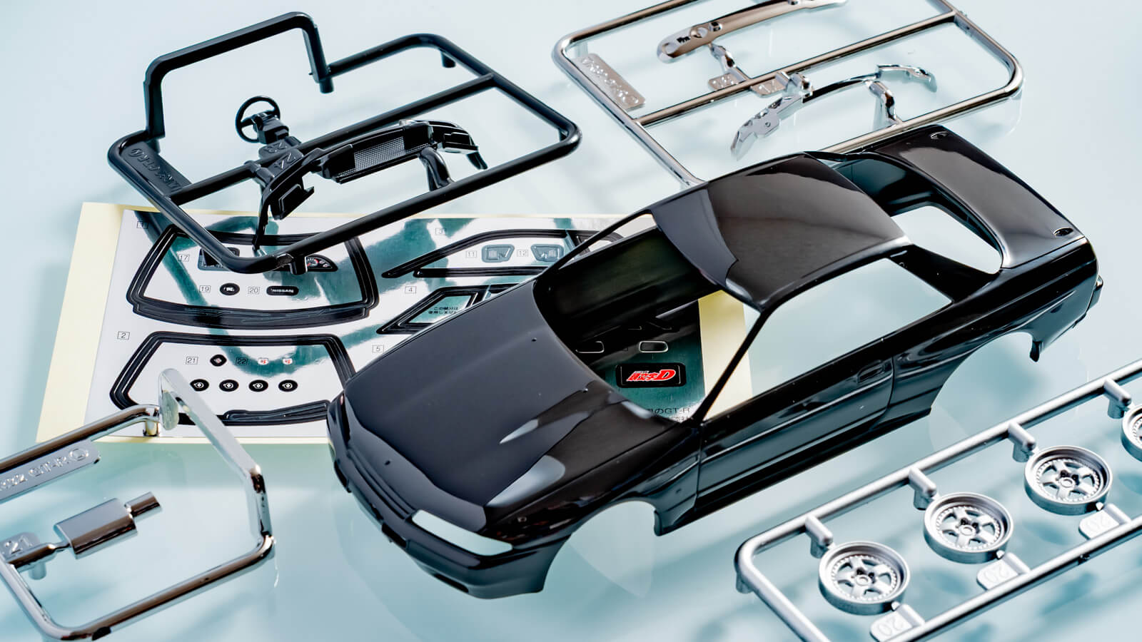 楽プラは「群で飾る」が正解です／頭文字Dシリーズを一気に組んで机を