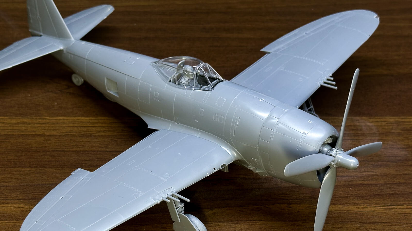 【レビュー】差し込むだけで正解になる。タミヤ1/48 P-47Dの「機銃設計」に震えた話。