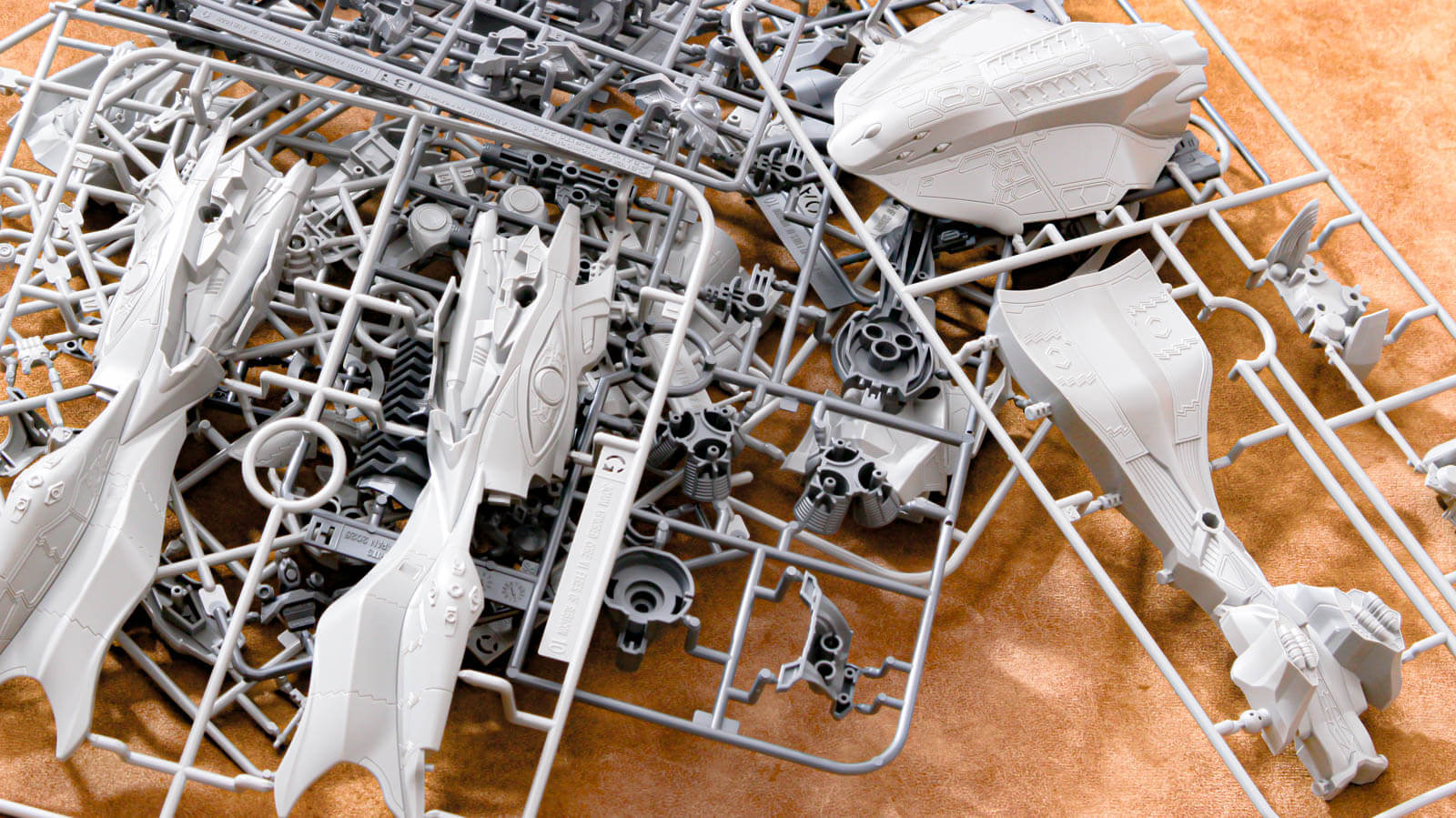 異形のACに潜む、ロボットプラモ設計の工夫／30MM ARQUEBUS ADD VE-40A