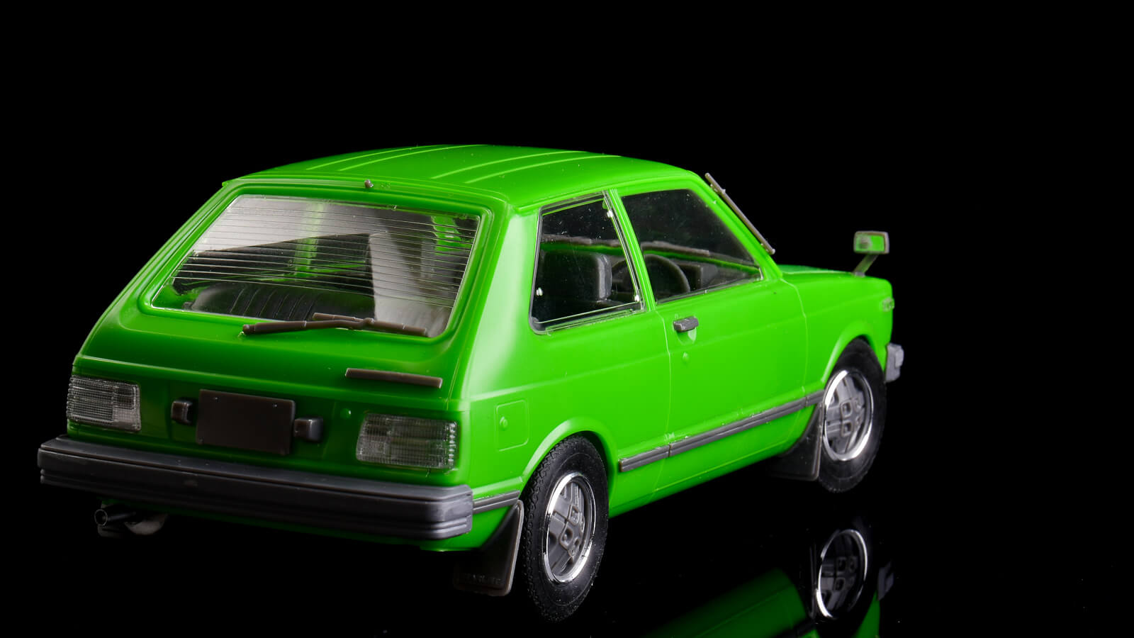 【キットレビュー】精密さと組みやすさが同居する魅惑の緑。「ハセガワ 1/24 トヨタ スターレット KP61」