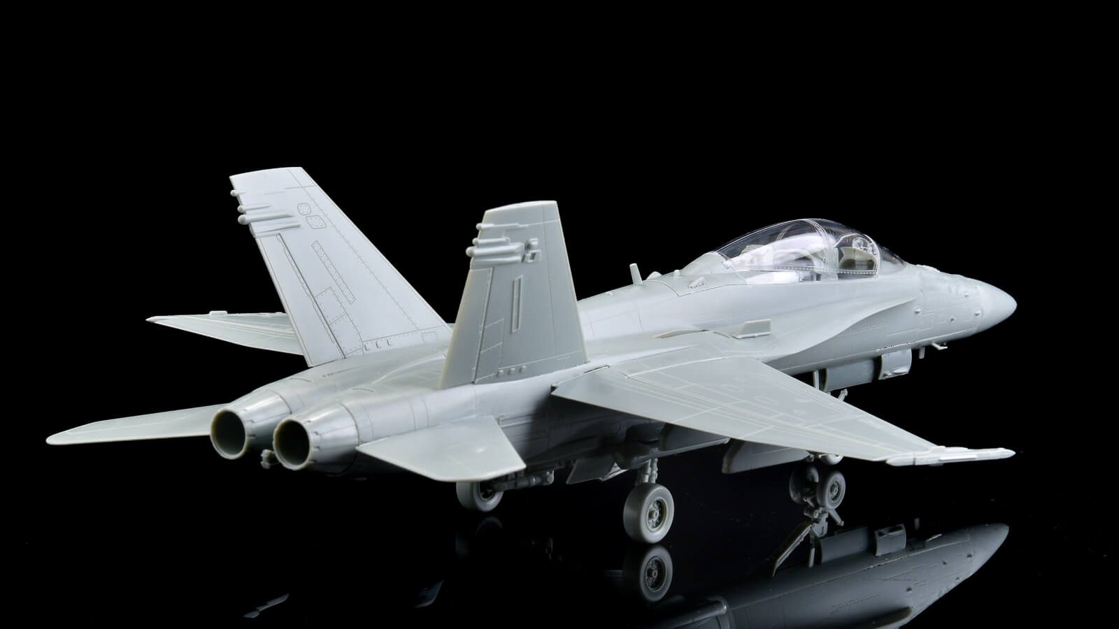 ハセガワ製1／48F/A-18Dレガシーホーネットプラモデル完成品 レビュー】敗者復活の主役機。レガシーホーネットの美しさを味わう