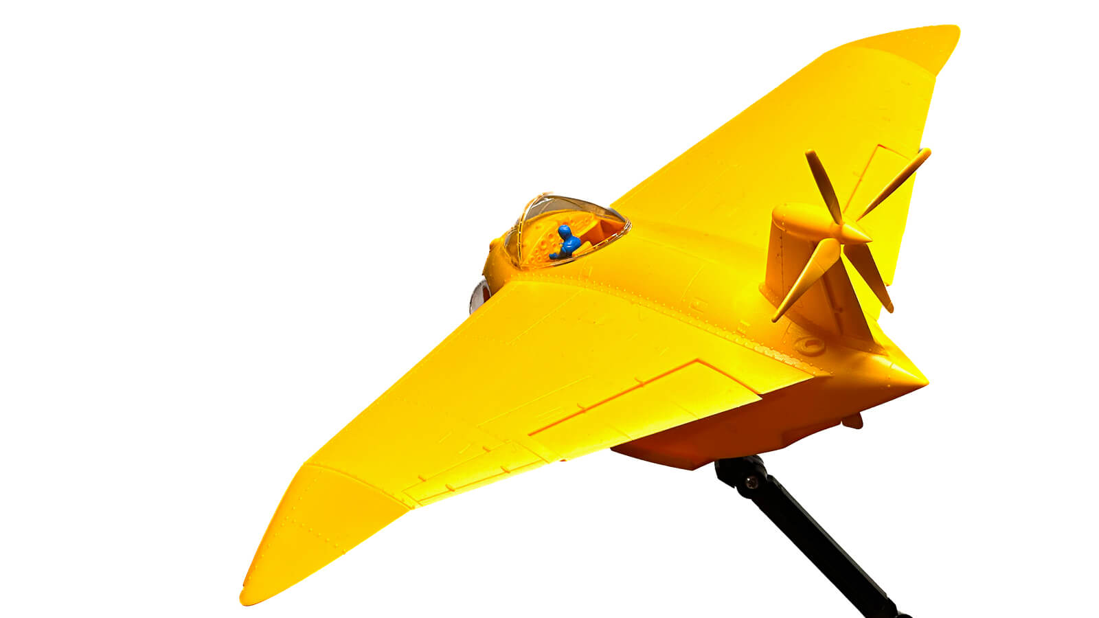 目も覚める鮮やかな黄色と遊び心あるギミック！ 目も指も楽しめる飛行機模型「アオシマ文化教材社 未来少年コナン 1/72 ファルコ」