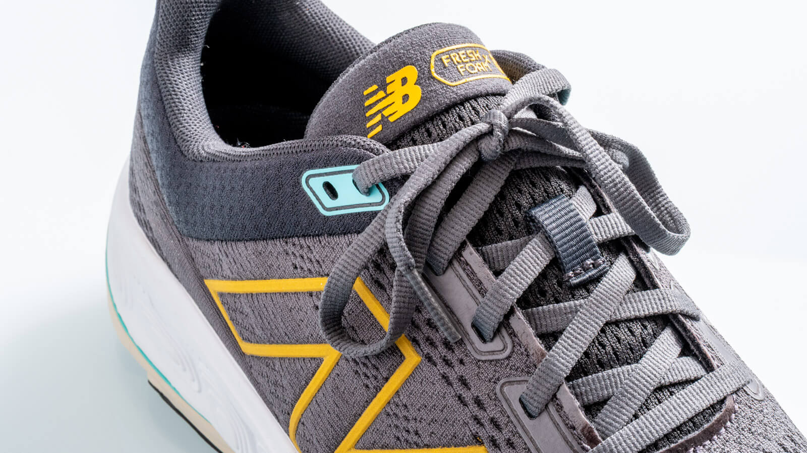 ハサウェイ気分で履きたいニューバランスとクスィーガンダムの話