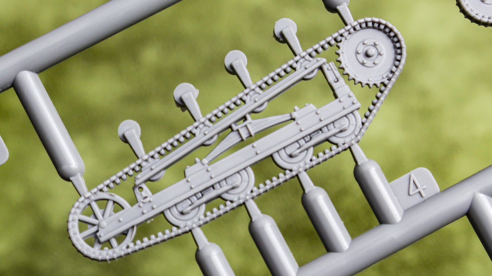 【レビュー】ひと目で味わう「機構としての足回り」／1:72 ポーランド TKD 47mm砲搭載自走砲を作る