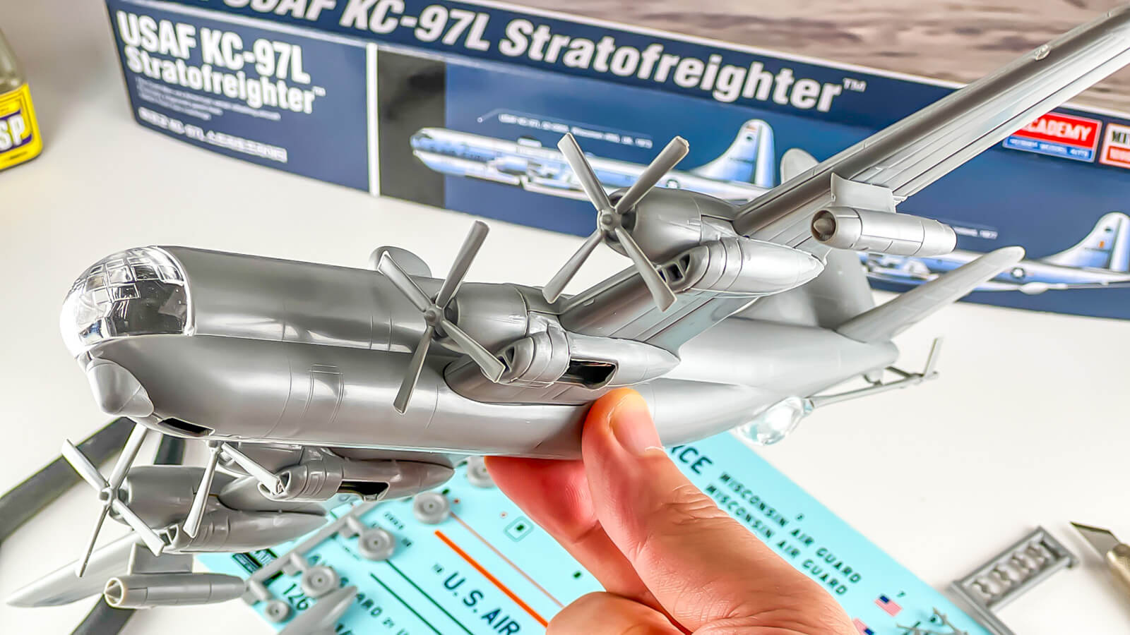 【レビュー】プロペラにジェットを足した珍航空機のプラモデル／アカデミー 1:144 KC-97Lストラトフレイター