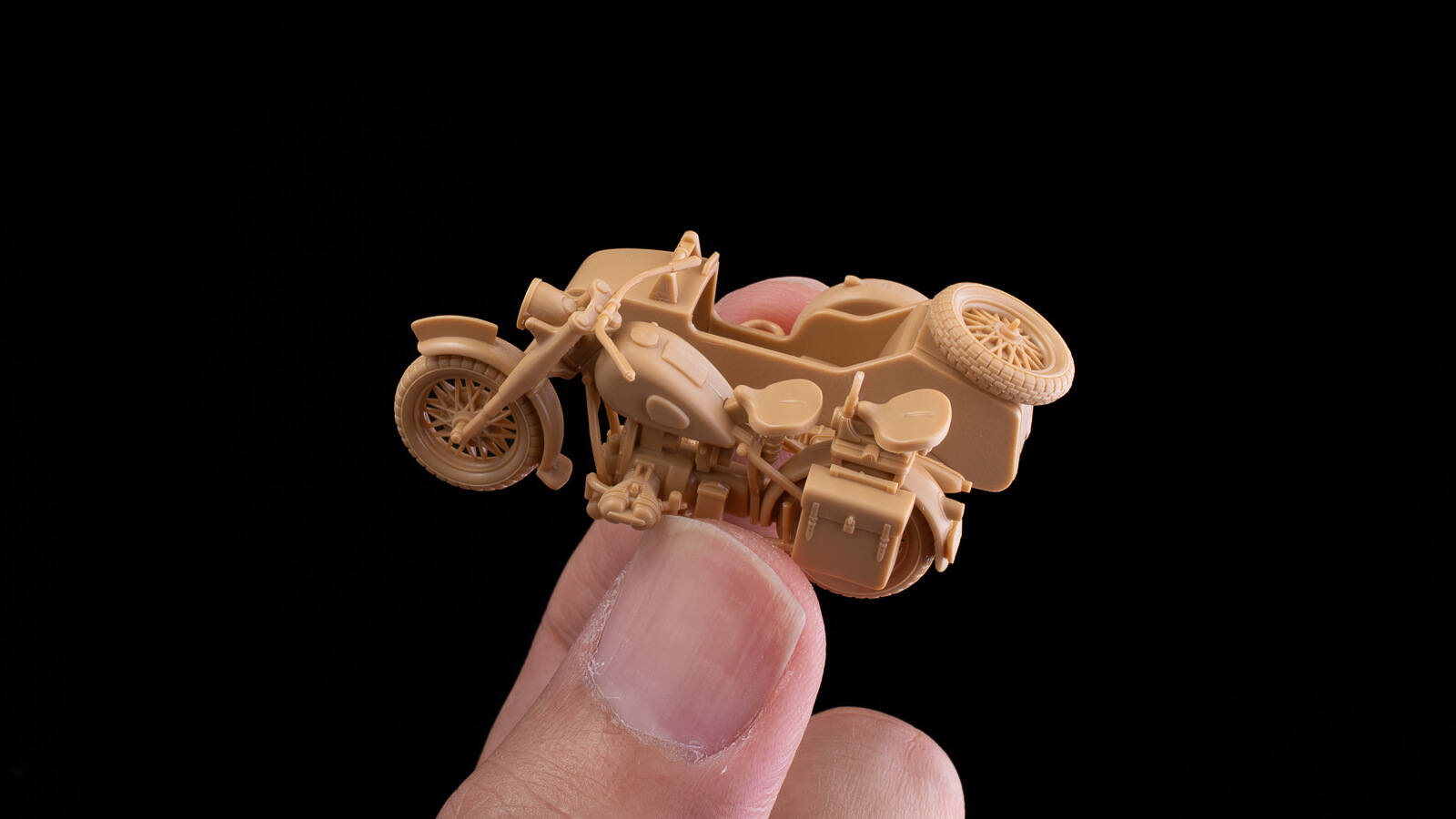 花金だ！仕事帰りに買うプラモ。1/48スケールに潜む傑作バイク模型で週末を楽しもう。「タミヤ 1/48 ドイツ軍用サイドカー」